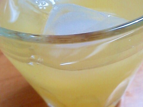 ジューサーでビタミンを♪りんごとレモンのジュース